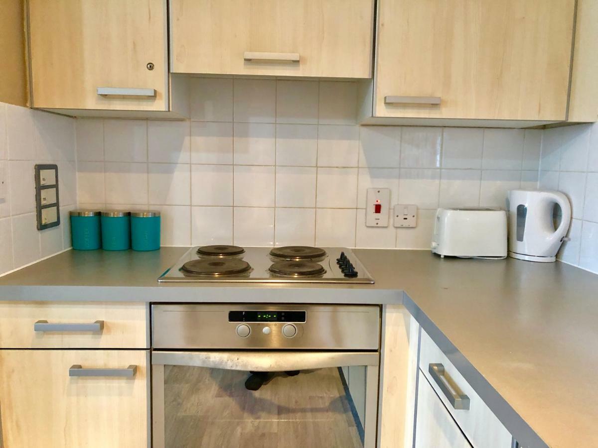 2 Bedrooms Modern Apartment, Lounge, Full Kitchen, Balcony, 5 Minutes Stratford Station London Exterior photo